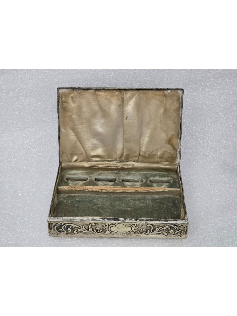 Antique Friedrich Reusswig Hanau 800 Silver Repousse Putti Vanity Box 254 g